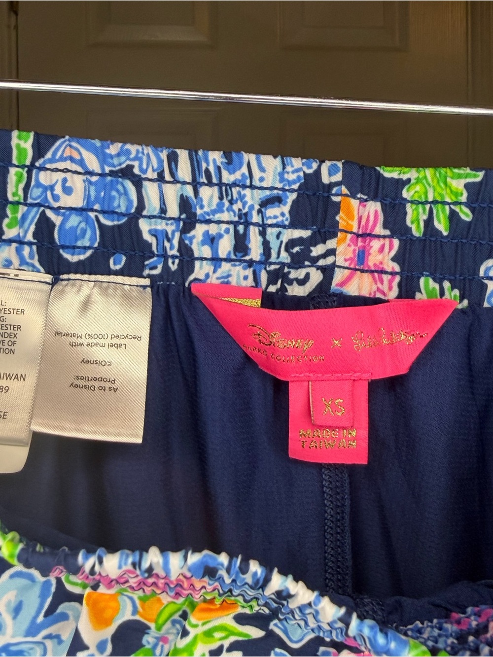 Disney x Lilly Pulitzer Mickey & Minnie Tropical Print Skort Shorts | XS - Picture 2 of 4